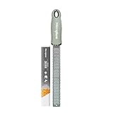Microplane Zester Küchenreibe in Salbei-Grün für Zitrusfrüchte, Parmesan, Ingwer, Schokolade & Muskatnuss mit feiner Edelstahlklinge - Made in USA