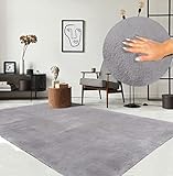the carpet Relax Moderner Flauschiger Kurzflor Teppich, Anti-Rutsch Unterseite, Waschbar bis 30 Grad, Super Soft, Felloptik, Grau, 60 x 110 cm