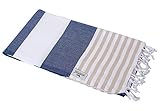 Carenesse Hamamtuch Tommy 100 x 180 cm I Hamam Handtuch 100% Baumwolle im Marine Look: blau-weiß-beige gestreift I Extra breites & saugfähiges Pestemal/Fouta I Saunahandtuch mit kleinem Packmaß