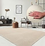 the carpet Relax Moderner Flauschiger Kurzflor Teppich, Anti-Rutsch Unterseite, Waschbar bis 30 Grad, Super Soft, Felloptik, Beige, 80 x 150 cm