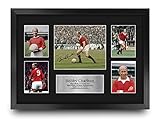 HWC Trading FR A3 Sir Bobby Charlton Geschenke Gedrucktes Signiertes Autogramm Foto für Fußball Anhänger and Fans - A3 Gerahmt