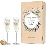 Leonardo Sektgläser mit Gravur von Namen & Datum im - Flower Wedding Design - als Geschenk zur Hochzeit, Verlobung oder zum Jahrestag - inkl. bedruckter Vintage-Holzkiste - das Hochzeitsgeschenk