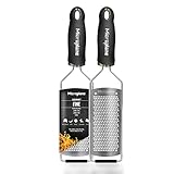 Microplane Küchenreibe Fein für Hartkäse, Zitrusfrüchte, Knoblauch, Chili, Zimt und Muskatnuss in Schwarz mit Edelstahlklingen - Made in USA
