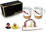 MIAMIO - Kaffeetassen Mr & Mrs als Hochzeitsgeschenke für Brautpaar Tassen mit Korkboden + Badeenten + Grußkarte Geschenkset (Hochzeit)