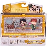 Wizarding World Harry Potter - Micro Magical Moments Figurenset mit Harry Potter, Ron Weasley, Eule Hedwig und Setzkasten, Figuren ca. 3,8 cm groß, Spielzeug für Kinder ab 6 Jahren, Fanartikel