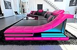 Couch Wohnlandschaft Turino CL Form Sofa in Leder - mit LED Beleuchtung, verstellbare Kopfstützen, Recamiere/Lederfarben wählbar/Ausrichtung wählbar (Ottomane rechts, Schwarz-Pink)