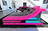 Couch Wohnlandschaft Turino CL Form Sofa in Leder - mit LED Beleuchtung, verstellbare Kopfstützen, Recamiere/Lederfarben wählbar/Ausrichtung wählbar (Ottomane rechts, Schwarz-Pink)