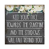 Simply Said, INC Holzschild, Aufschrift „Keep Your Face Towards The Sunshine and The Shadows Will Fall Behind You“
