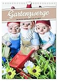Gartenzwerge: Die rote Zipfelmütze im Beet (Wandkalender 2024 DIN A4 hoch), CALVENDO Monatskalender