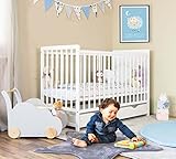 Alcube® Babybett 60x120 cm Komplett Set und Matratze CASPAR weiß | Baby Bett höhenverstellbar Gitterbett 120x60 Kinderbett mit 3 Schlupfsprossen Baby Bed aus Kiefernholz babybetten | Made in Europe