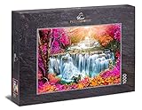 Ulmer Puzzleschmiede - Puzzle „Kaskaden in der Herbst-Magie“ - Klassisches 1000 Teile Landscape-Puzzle – Puzzlemotiv malerischer Wasserfall-Stufen im mysthisch-bunten Herbst-Wald